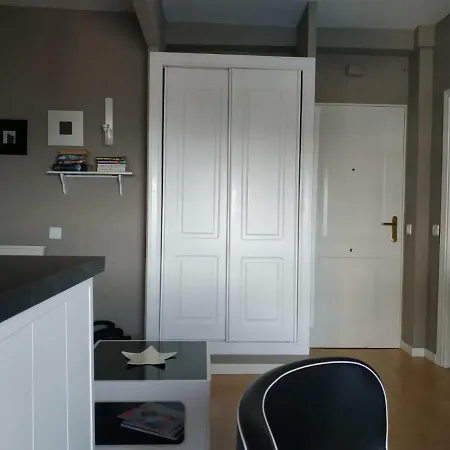 Daire Estudio En Edificio Almirante Calle Alhamar 4 *